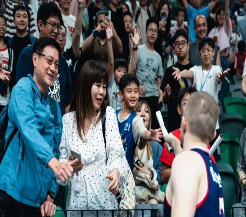 两连冠！香港金牛，最适合CBA的扩军选择