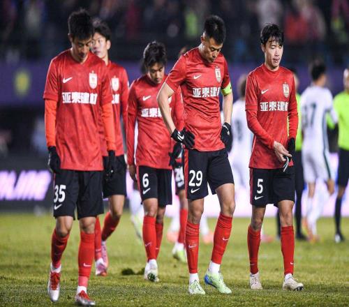 亚泰为何会提前一轮降级到中甲，背后原因首次揭晓，引发球迷热议