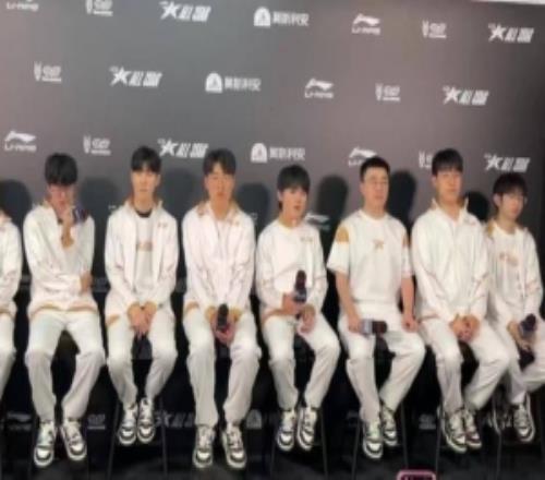 JKL谈搭档Kael：感觉打的还可以吧第一次配合交流也没什么问题