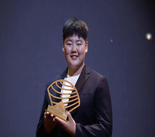 【恭喜】19岁中国小将当选世界年度新星！