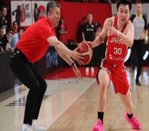 郭士强抢断富永启生苏群点评中国队5打8逆转获胜