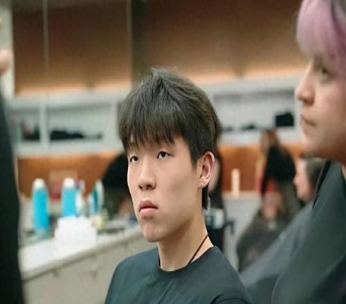 杨瀚森翻译加入开拓者教练组队记曝内情，985毕业比小杨还努力