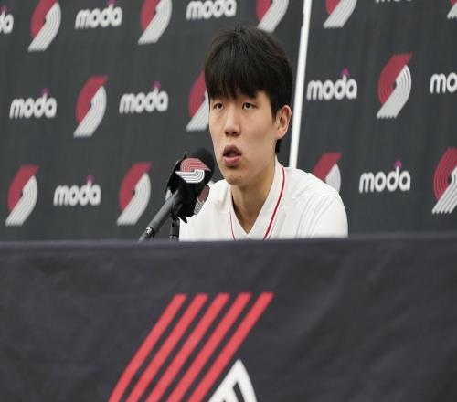 杨瀚森谈对阵库追巴：其实没太紧张，就是感觉有点不真实