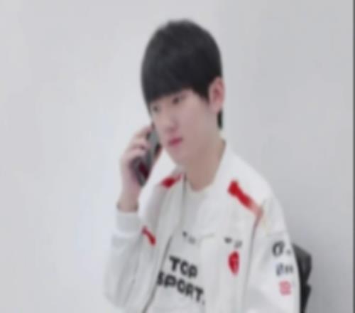 战胜WBG后JackeyLove发布视频：打电话时递什么都接，接胜决！