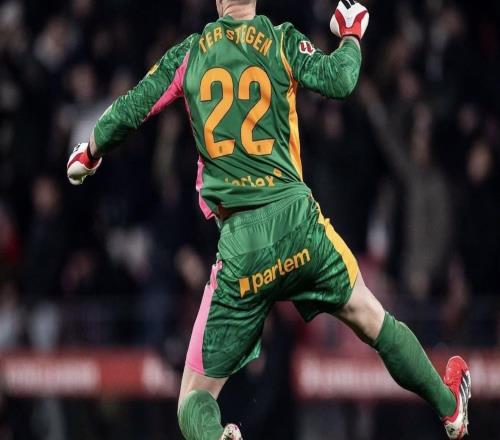 记者：特尔施特根肌肉受伤或缺席两个月，也有可能重返巴萨