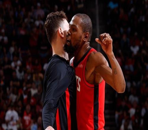 火箭队开窍了乌度卡变阵，14记三分大胜对手！赛季完成横扫