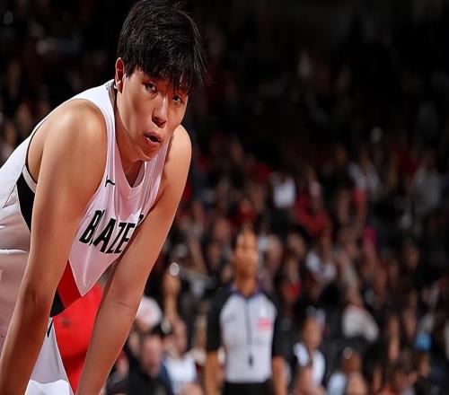 NCAA锋线新星：杨瀚森与约老师风格类似，他能在开拓者站稳脚跟