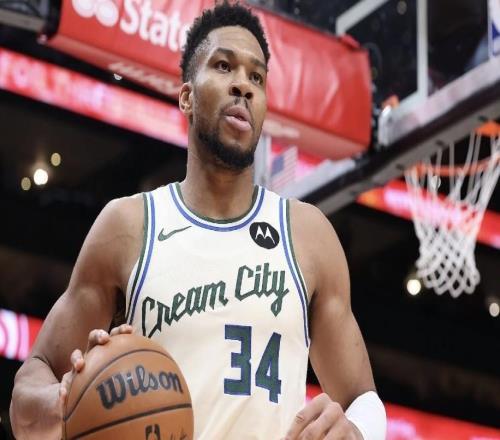 名记：现在我更倾向于字母哥会留队，目前有力竞争者只剩热火