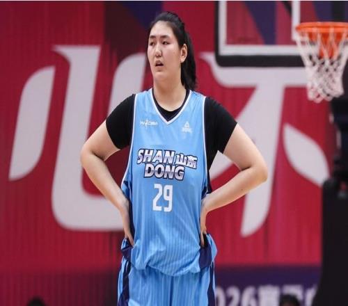 大争议！张子宇3中3仅5分钟被弃用卡特44+9+7逆转山东女篮