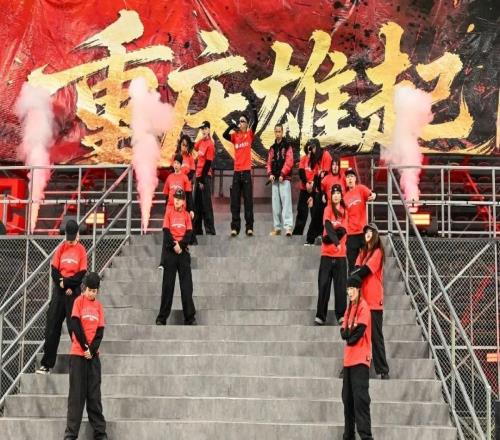 球迷两极对峙！重庆铜梁龙“票价之争”：中超俱乐部运营新思考