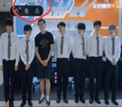 Bin哥挺在意外表网友查询历史发言记：Bin曾发弹幕夸自己肩宽