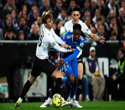 妖卫大破6人重围，单骑破门！残阵皇马豪取7连胜，姆巴佩补时制胜