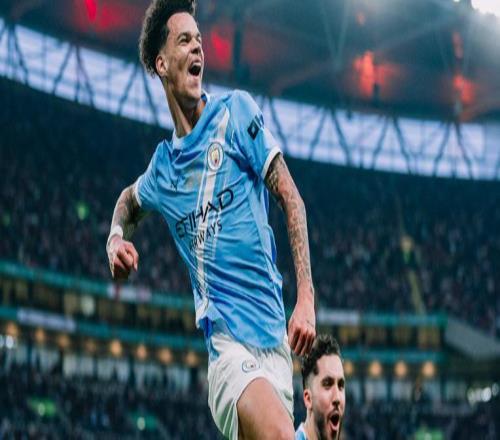 02！门将决赛上演致命失误送礼12.3亿豪门14场不败惨遭终结丢冠