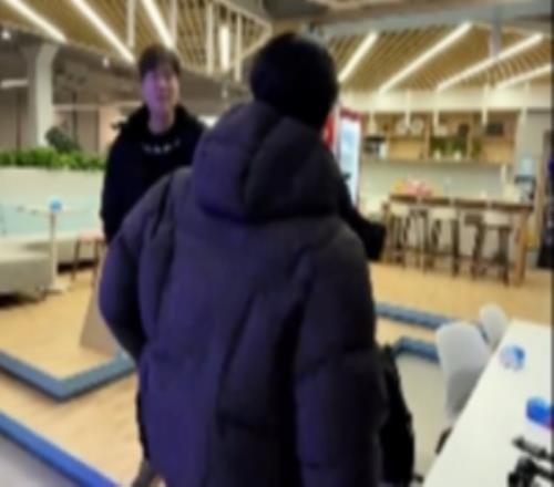 以前对手如今队友BLG分享Viper、Bin初见面场景