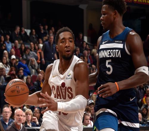 骑士5人得分20+！复仇终结森林狼4连胜米切尔28分华子25分