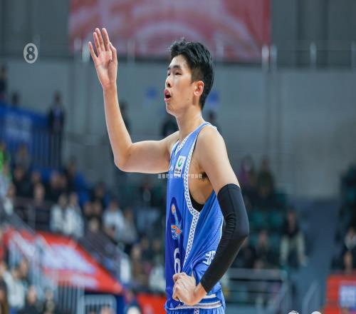 媒体人：邹阳和福建的合同为两年多队有意他但福建留人态度坚决