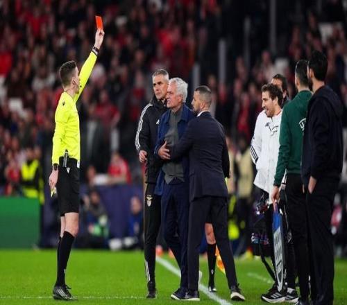 穆里尼奥染红离场！皇马客场10险胜本菲卡！维尼修斯遭种族歧视