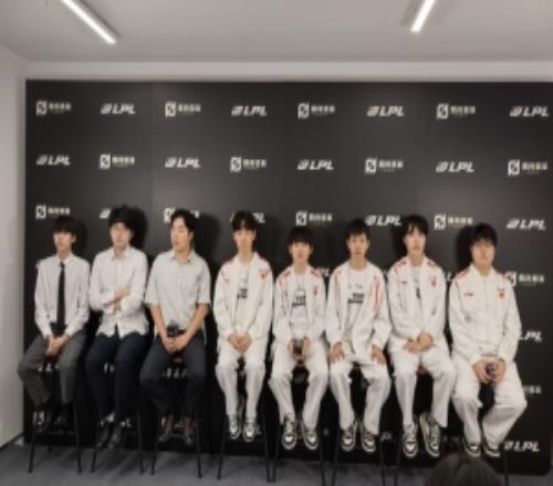 TES赛后群访JKL：我们还有机会希望下场打进决赛去复仇
