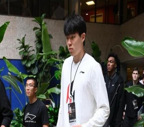 眼！杨瀚森抵达纽约参加NBA新秀培训课程