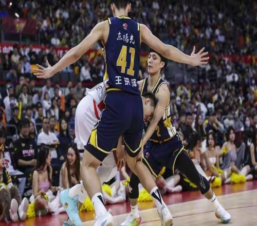 萨林杰17分CBA广东9794力克广州威金顿25分