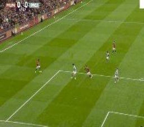 【英超】姆伯莫、多尔古破门曼联2比0曼城