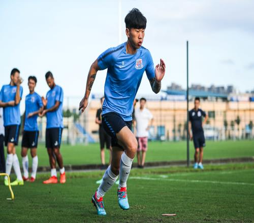 高开低走！29岁球员李晓明报名中冠，2016年曾获中超最佳新人奖