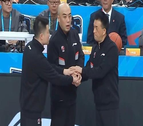 辽京大战引争议！辽宁一回合吃3个T成转折点，后续5罚变6罚太业余