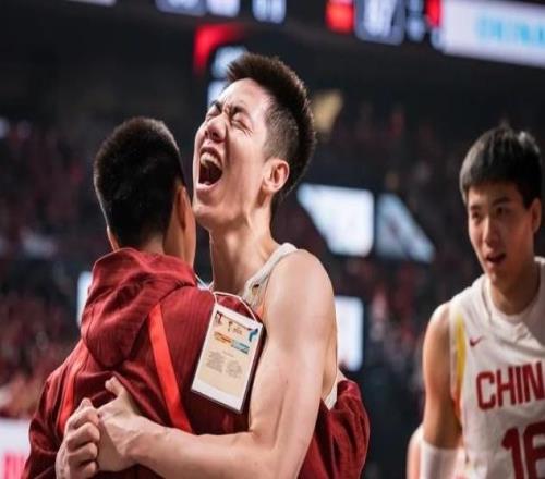 郭士强：中场我和大家强调相信中国男篮，必须做好防守控制对方