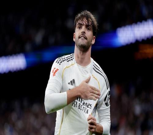 21岁超星帽子戏法，一战比肩两大传奇，皇马51复仇贝蒂斯夺4连胜