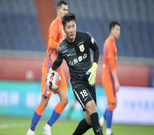 铁人还有大动作！韩镕泽等4虎加盟保级稳了玉昆薅申花门将存隐患