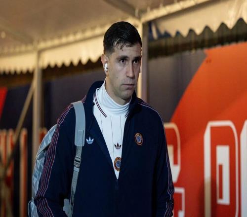 埃梅里：大马丁上半场表现出色，中场换下他是因为小腿受伤