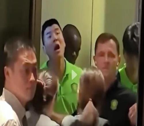 06惨败张玉宁酒店怒怼球迷网友：最有威胁的进攻被大堂经理防住