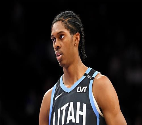 偶尔也能打出一些东西，爵士锋线新星看起来也是在稳步提升之中