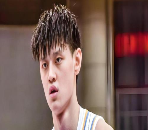 浪子回头！曾凡博与北京队完成签约，重返CBA