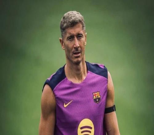 德天空：莱万拒绝沙特的多份丰厚报价，将留队至本赛季结束