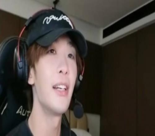 歌手王赫野自曝LOL十年老玩家看到“狗史”选出点灯笼组合直接绷不住