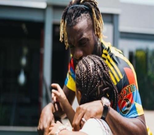 圣马克西曼及其家人遭遇种族主义攻击，朗斯俱乐部表示谴责