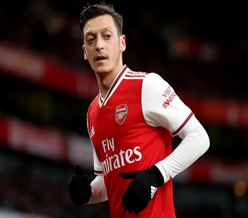 萨卡评职业生涯最佳队友，意外选中厄齐尔，阿尔特塔不敢苟同