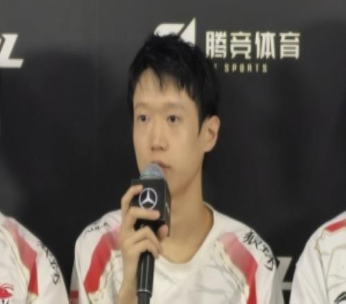 哪儿偷的Shanks：阿卡丽那把前期失误很多MVP感觉是偷的