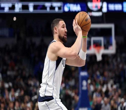 克莱半场23+6三分迎17000分里程碑独行侠三状元缺席大胜爵士