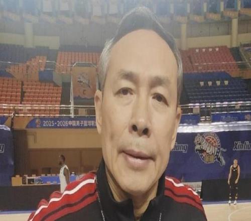 许利民：周琦腰伤恢复不错下场出战，大、小外援目前都在寻找