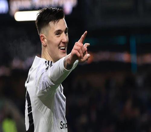 曼联22伯恩利继续丢分！弗莱彻激活谢什科还不够，球迷呼唤索帅