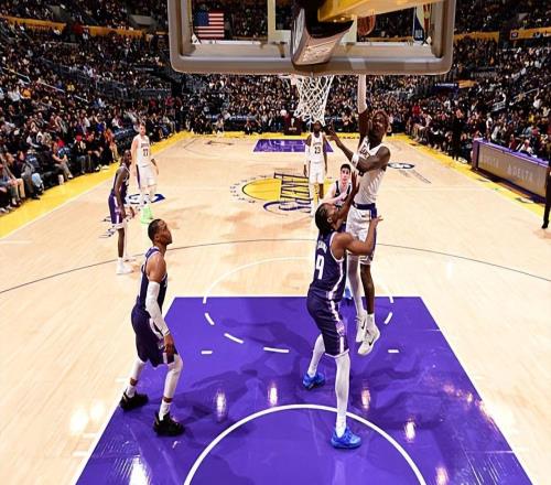 依然戏份不足！湖人内线大将还是没有办法得到更多的球权支持