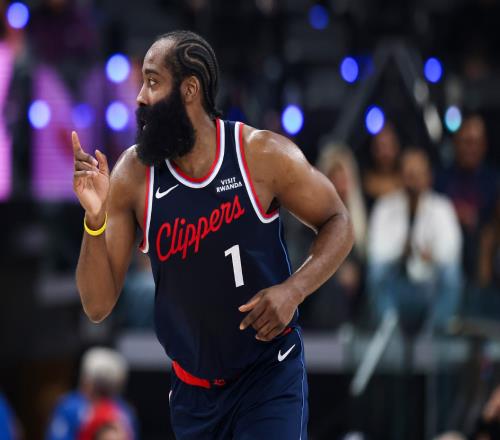 就在今天，老詹库里科比都没实现了NBA历史纪录，被36岁哈登做到