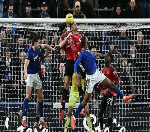 曼联10埃弗顿谢什科攻入制胜球