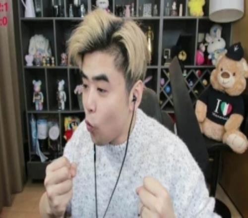 现在可尝试叫T1！朱开：HLE肯定能！多兰能虐zeusbin哥虐不了