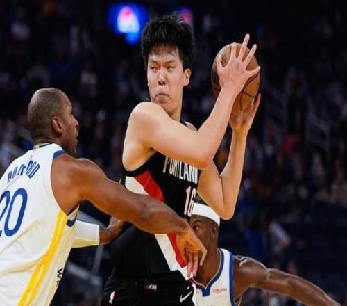 杨瀚森NBA首秀4分4板引热议！苏群：NBA就是这样残酷如狼似虎环境