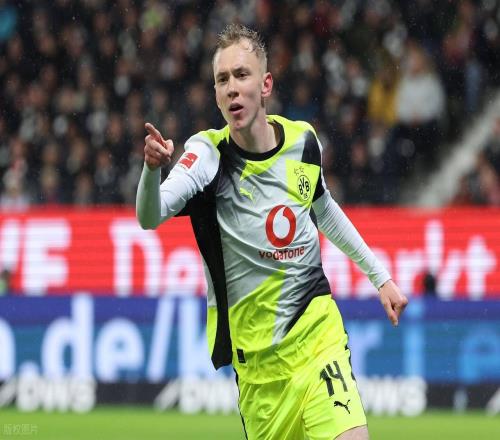 德甲最新积分战报多特压哨绝平法兰克福多赛一场落后拜仁8分