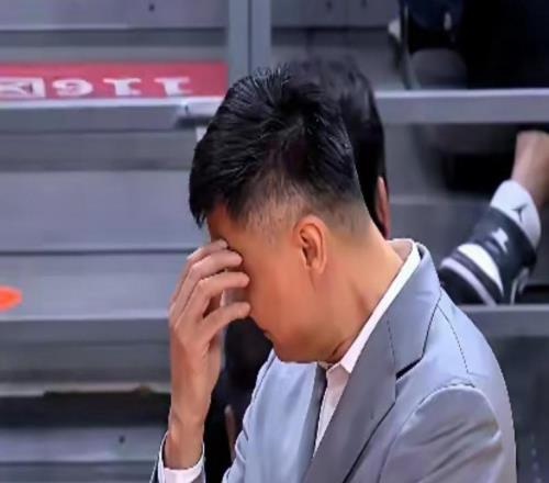 鬼才少帅！末节杜锋采用全场紧逼，卢伟妙用一计，轻松拿下比赛