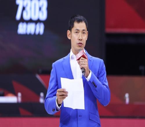 探长：北控男篮今日集结张庆鹏指导一同现身与队员会面